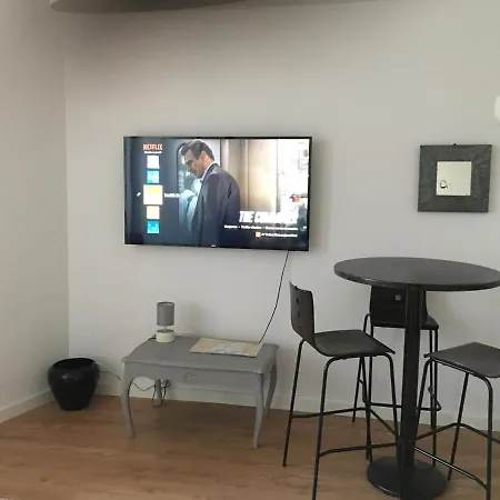 Joli Cocon 1er Central Apartamento *